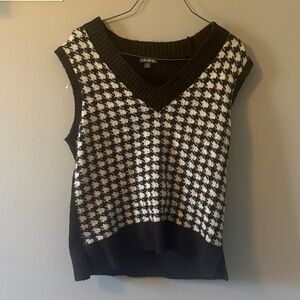 5/$25 Wild Fable Black & White Houndstooth V-Neck Sweater Vest